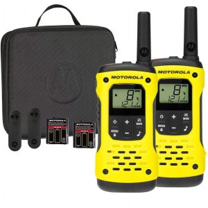 Pack completo del Motorola T92 H2O con dos walkie talkies, baterías y estuche de transporte