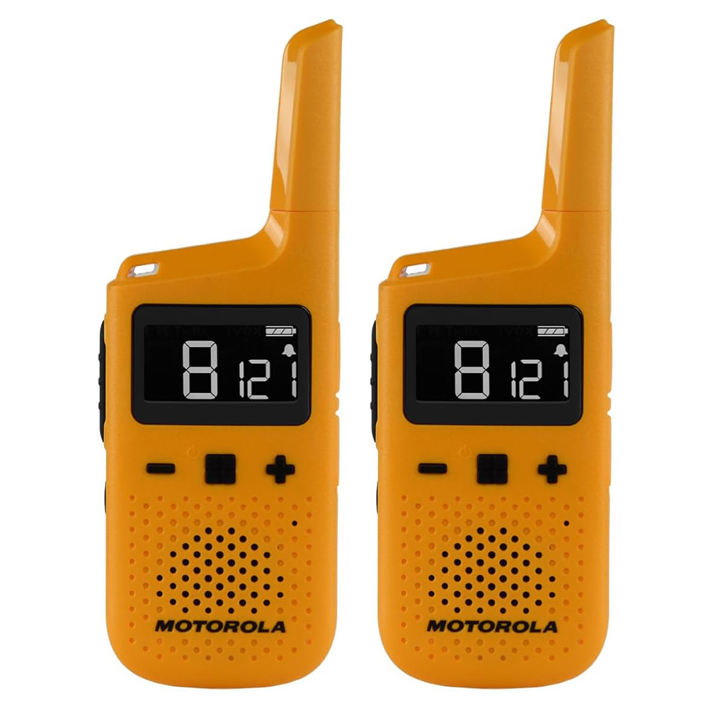 Pack de dos walkie talkies Motorola T72 en color amarillo con pantalla digital y controles frontales